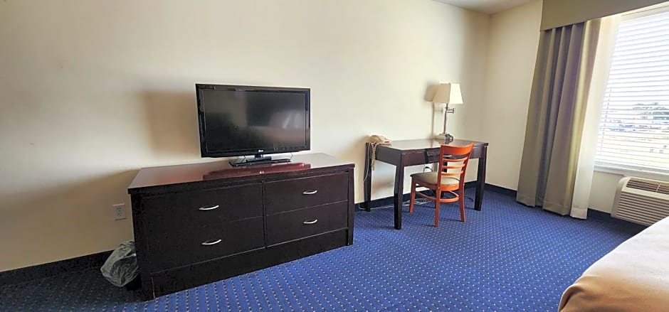 FairBridge Inn & Suites Canadian