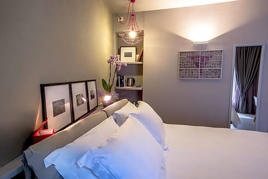 Uve Rooms & Wine Bar