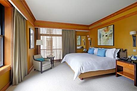 Peninsula Suite