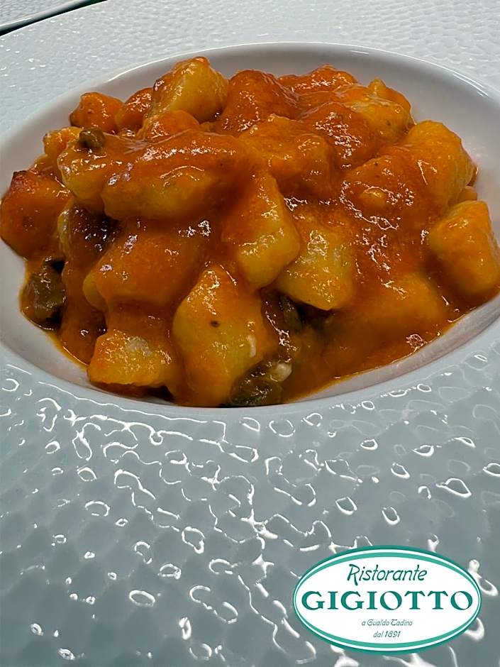 GG8 Restaurant & Hotel