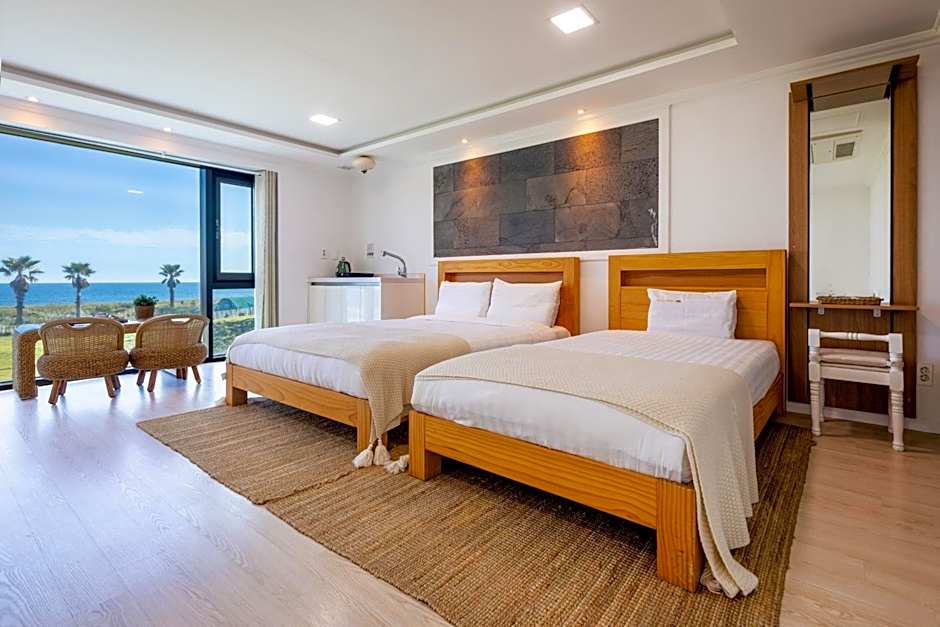 Larger 2 Beds — 10 fotoğraftan 1. fotoğraf
