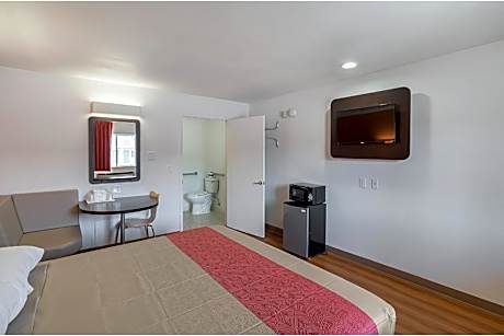 1 King Bed | Non-Smoking, Micfridge