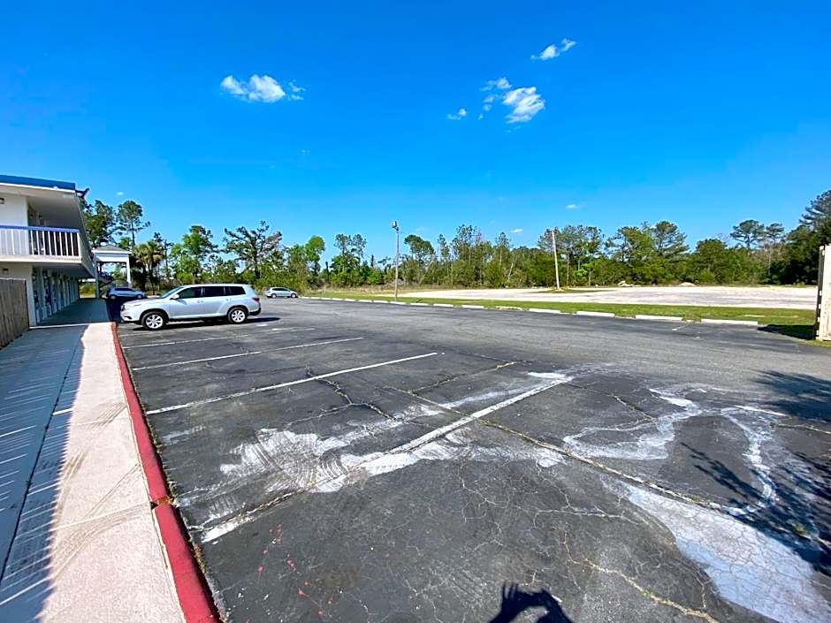 Motel 6 Marianna, FL