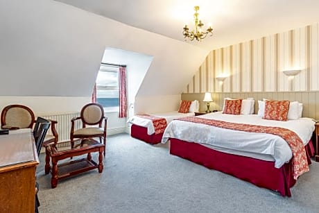 Classic Double Room with Double Bed and Single Bed - Non-Smoking