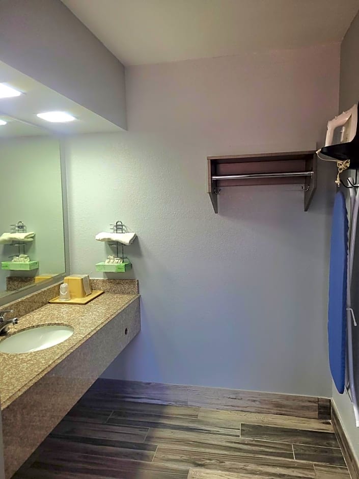 Americas Best Value Inn Buda