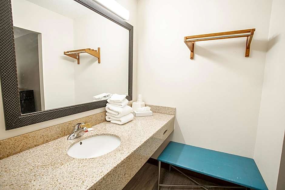 OYO hotel Greensboro east I 40