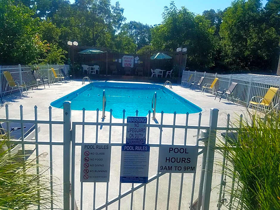 Passion Play Road Inn - Formerly Statue Road Inn