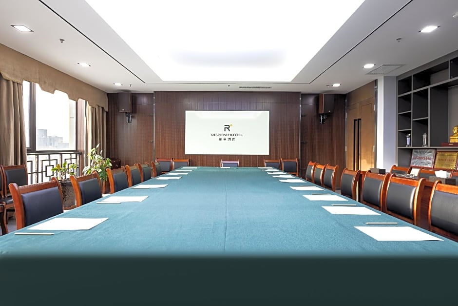 Rezen Hotel Urumqi High-speed Railway Station