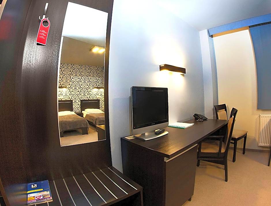 Hotton Hotel