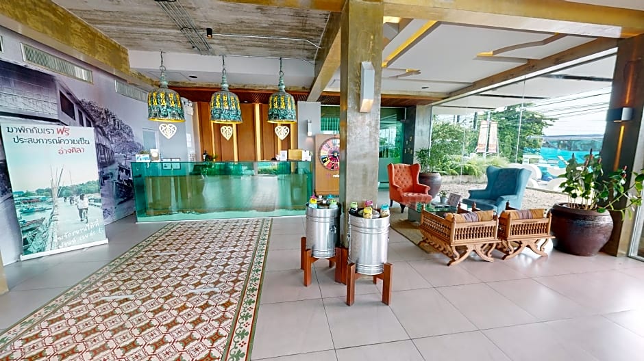 Kroque Boutique and Bistro Hotel