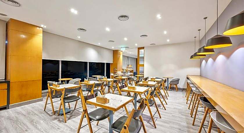 Holiday Inn Express Hyderabad Banjara Hills By IHG