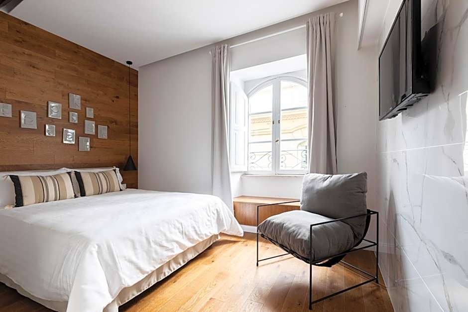 Louly Trevi Fountain