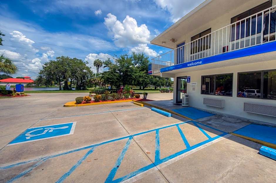 Motel 6-Bradenton, FL