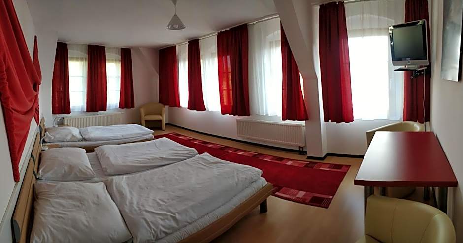 Photo 1 of 5 of Triple Room
