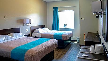 Deluxe Quadruple Room - Non-Smoking