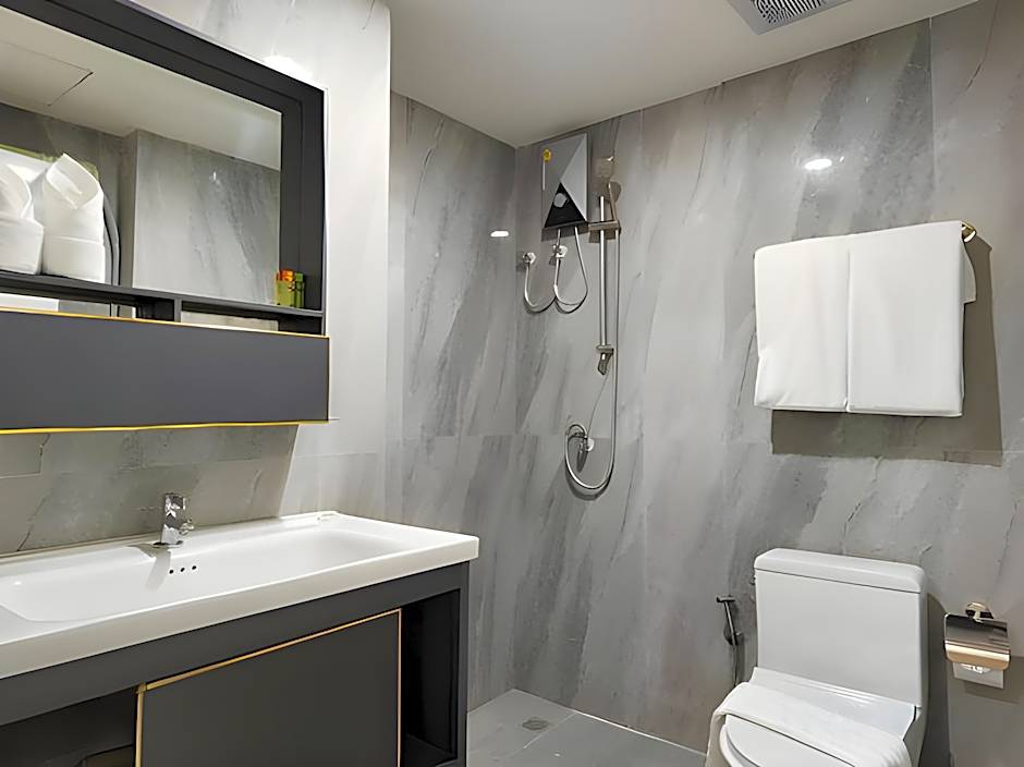 iCheck inn Darisa Patong