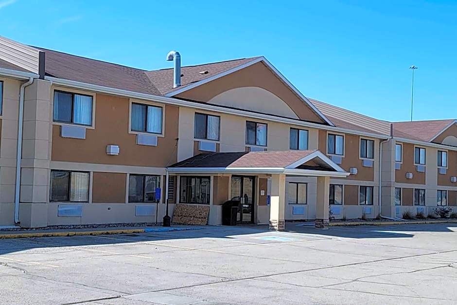 Travelodge by Wyndham Fargo West Acres
