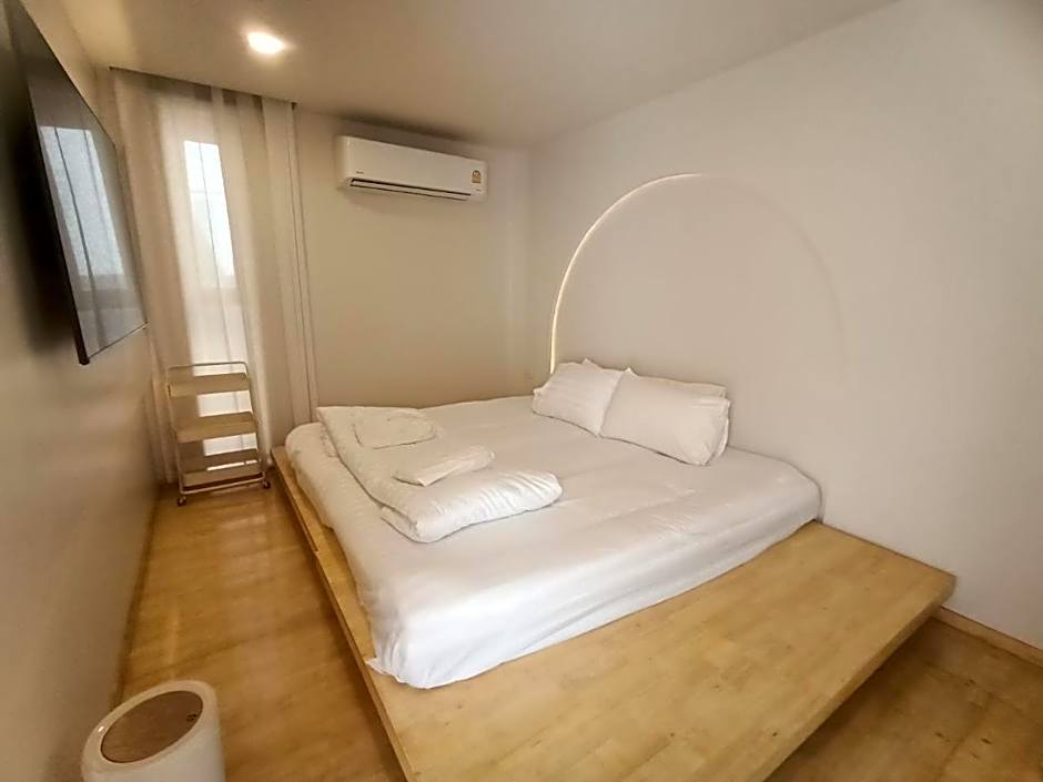 มินิมอลโฮลเทล