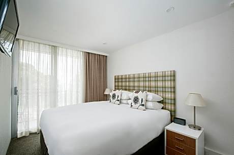 1 Bedroom King Spa Apartment