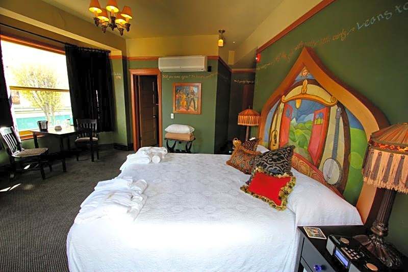 McMenamins Crystal Hotel