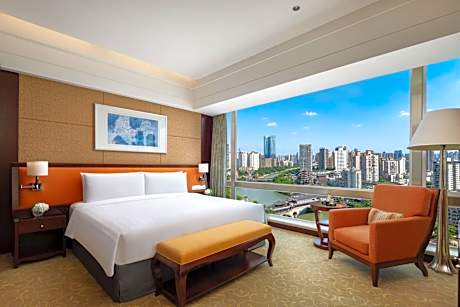 Deluxe Family Suite