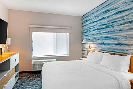 1 Bedroom Suite, 1 King, Sofa bed