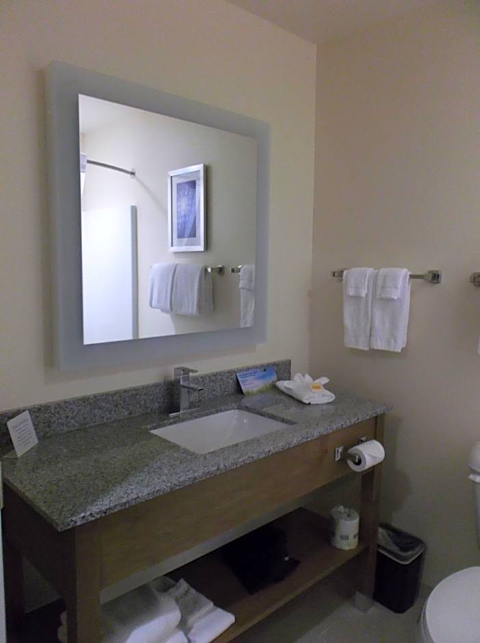 Days Inn & Suites by Wyndham Belmont