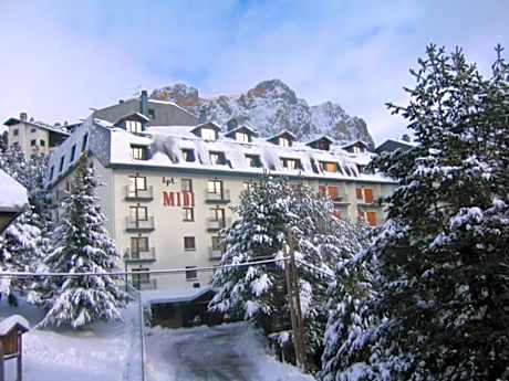 Apartamentos Midi 3000