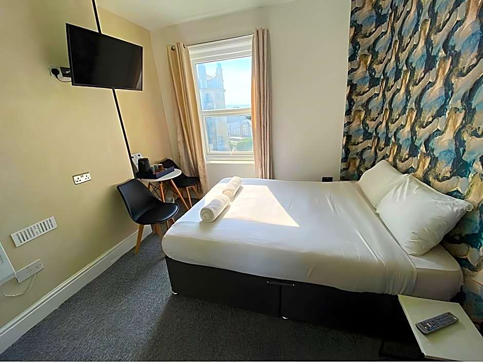 OYO Marine Parade Hotel, Eastbourne Pier