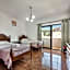 Residential cul-de-sac walking distance to centre, private pool, free AC wifi