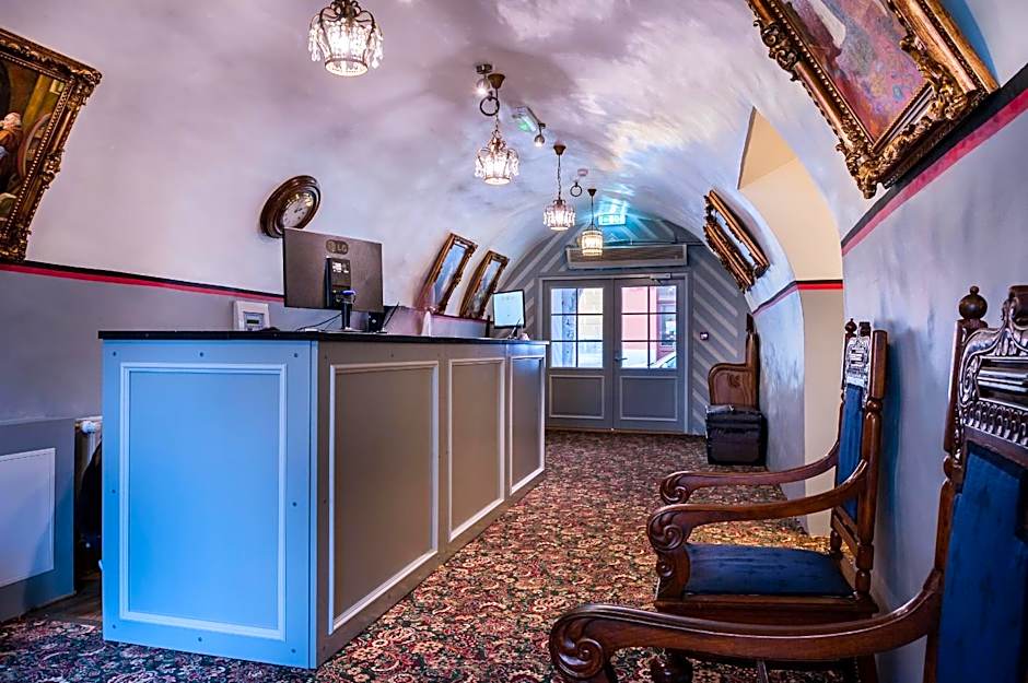 Three Crowns Residents