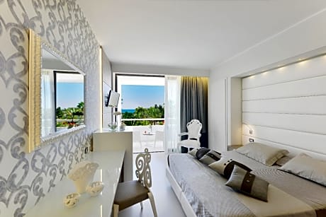 Deluxe Double or Twin Room with Terrace and Sea View