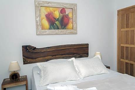 Deluxe Queen Suite