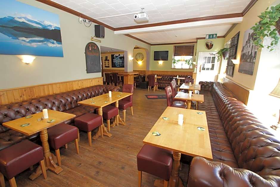 Lion Hotel & Studio Apartments