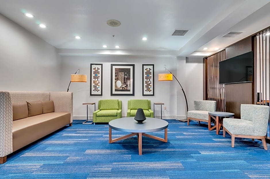 Holiday Inn Express Hotel & Suites Lake Elsinore