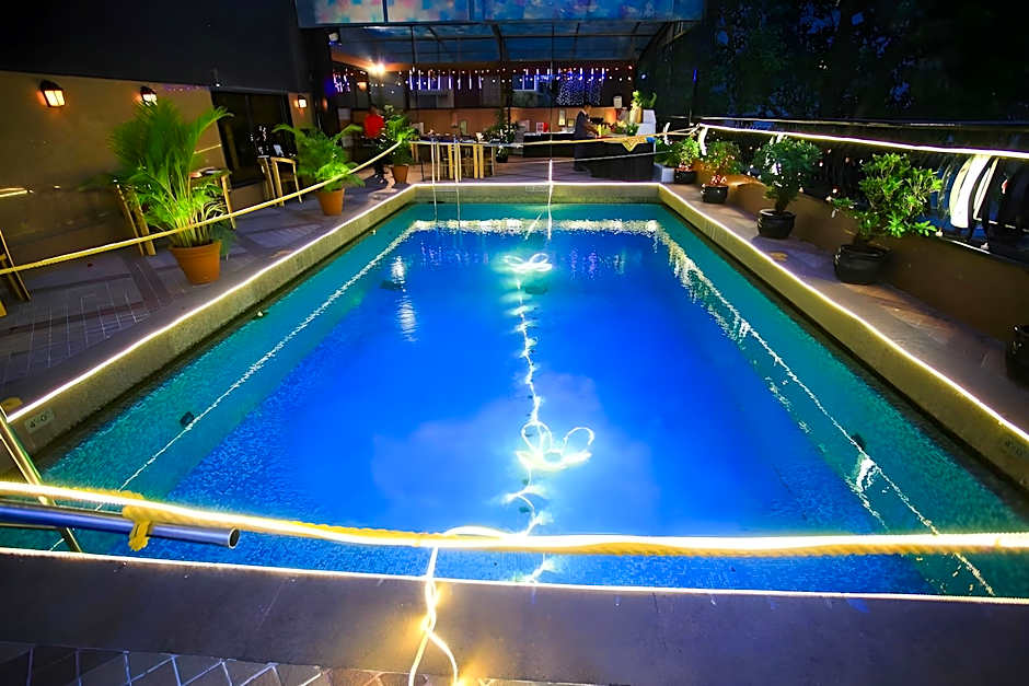 Fariyas Hotel