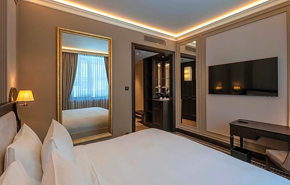 GoldenEye Hotel & Casino