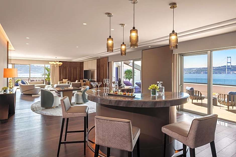 Photo 1 of 4 of Suite