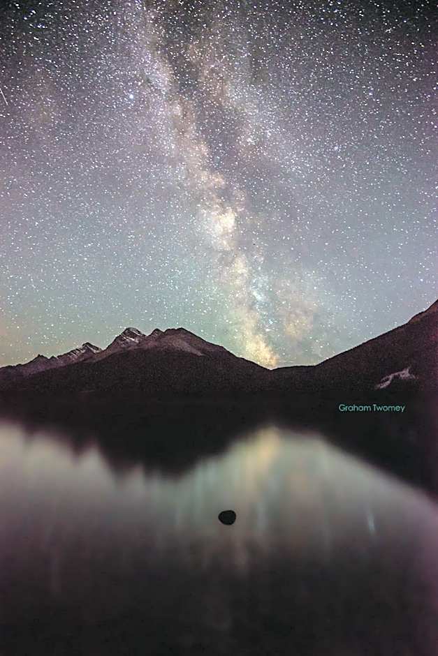 Falcon Crest Lodge by CLIQUE