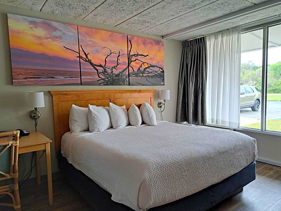 Days Inn & Suites by Wyndham Jekyll Island