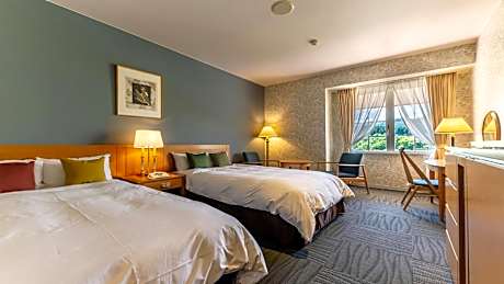 Twin Room with Extra Bed - Non-Smoking