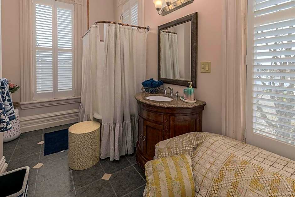 Pinc Lady Mansion