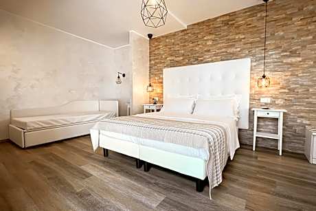 Family Room (2 Adults + 2 Children)