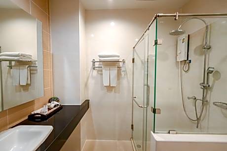 Twin Room with Pool View