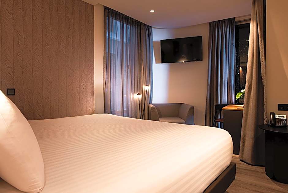 Silken Saaj Maar - Adults Only