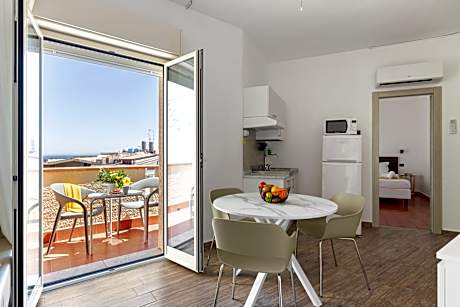 TWO ROOMS 3 BEDS - BALCONY