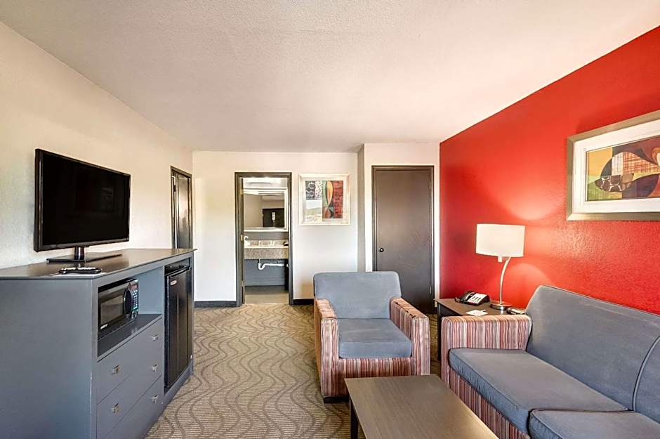 Clarion Inn & Suites Russellville I-40