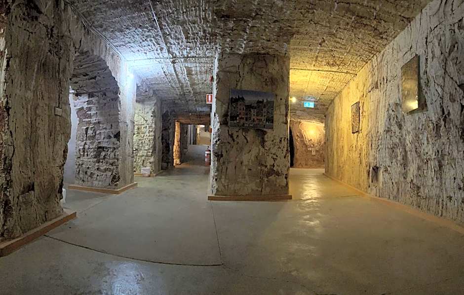 Radeka Downunder Underground Motel