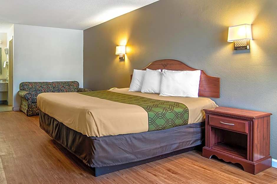 Econo Lodge Inn & Suites