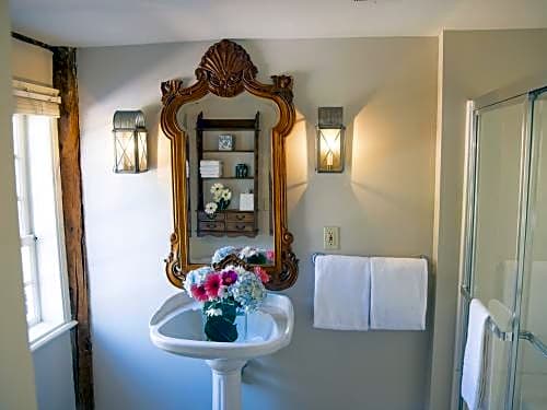 Three Chimneys Inn